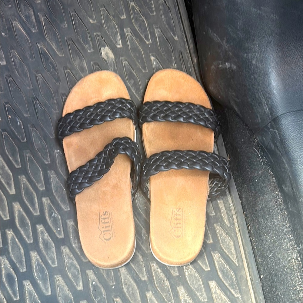 Cliffs by WHITE MOUNTAIN Black and Tan Sandals